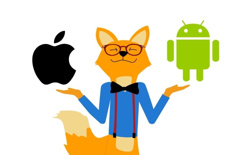 Man sieht den Smarthome Fuchs, wie er zwischen Apple und Android abwägt.